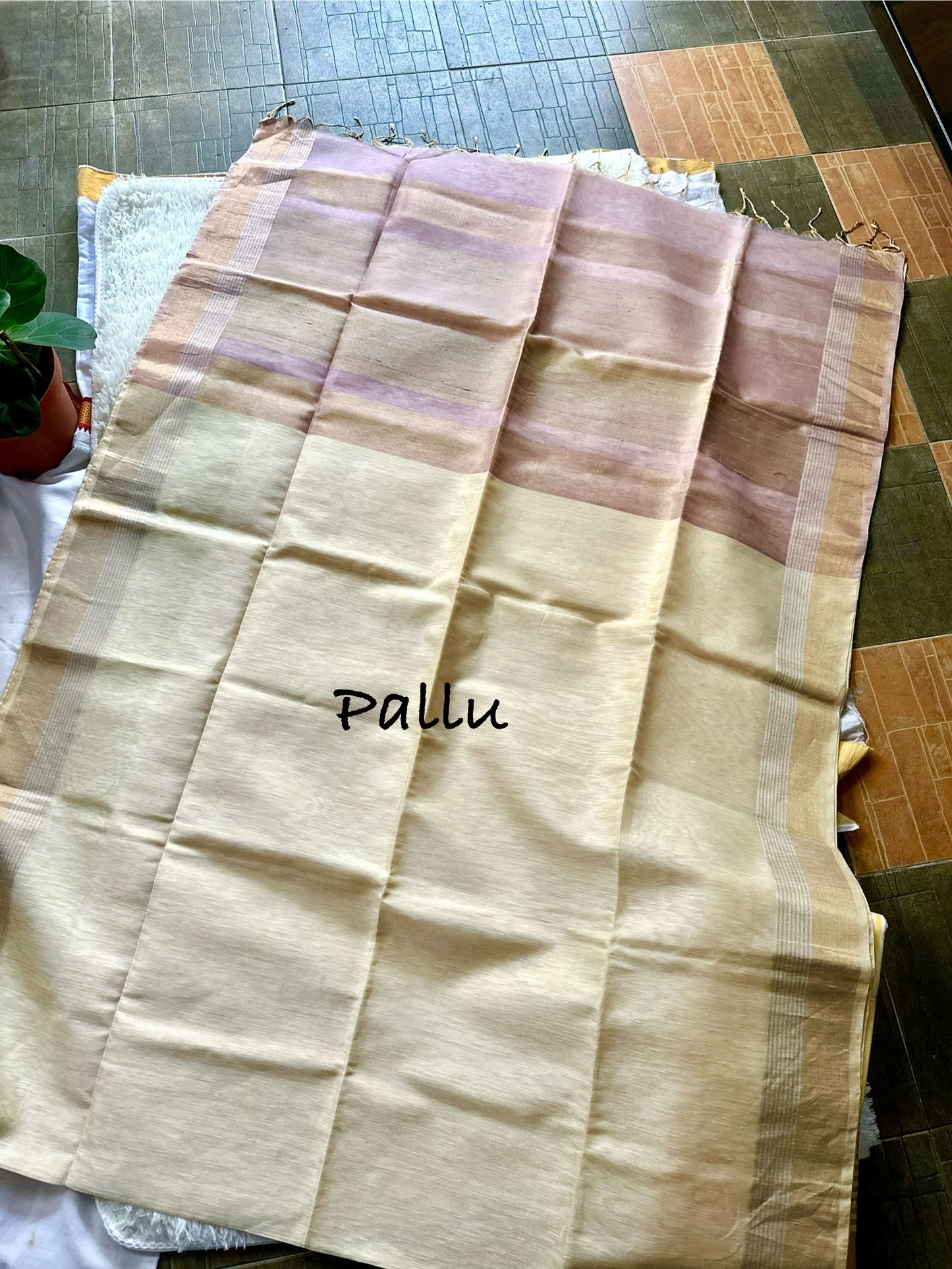 Light mauve with Light champagne in Tussar silk